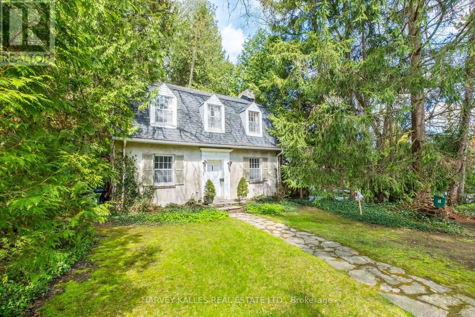 Property Photo: 38 Donwoods Drive ON M4N 2G2