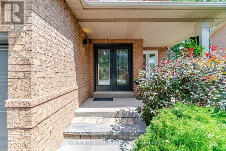 Property Photo: 6089 Carradine Court ON L5V 2C2