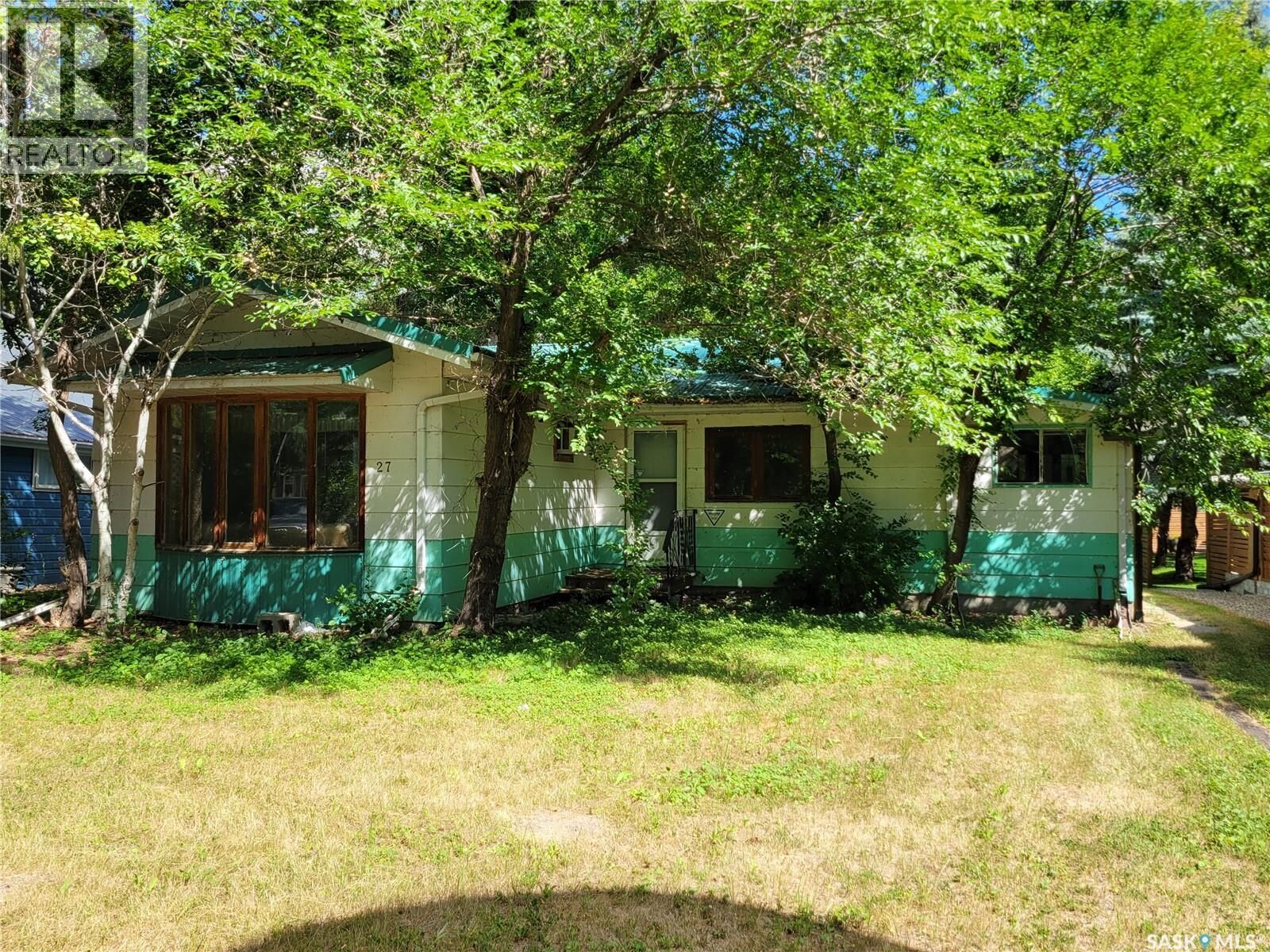 Property Photo: 27 Elm Street SK S0G 2Y0
