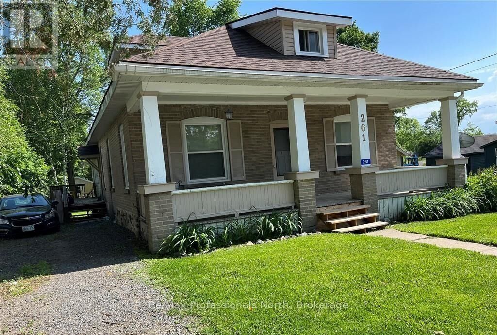 Property Photo:  261 Hotchkiss Street  ON P1P 1H7 