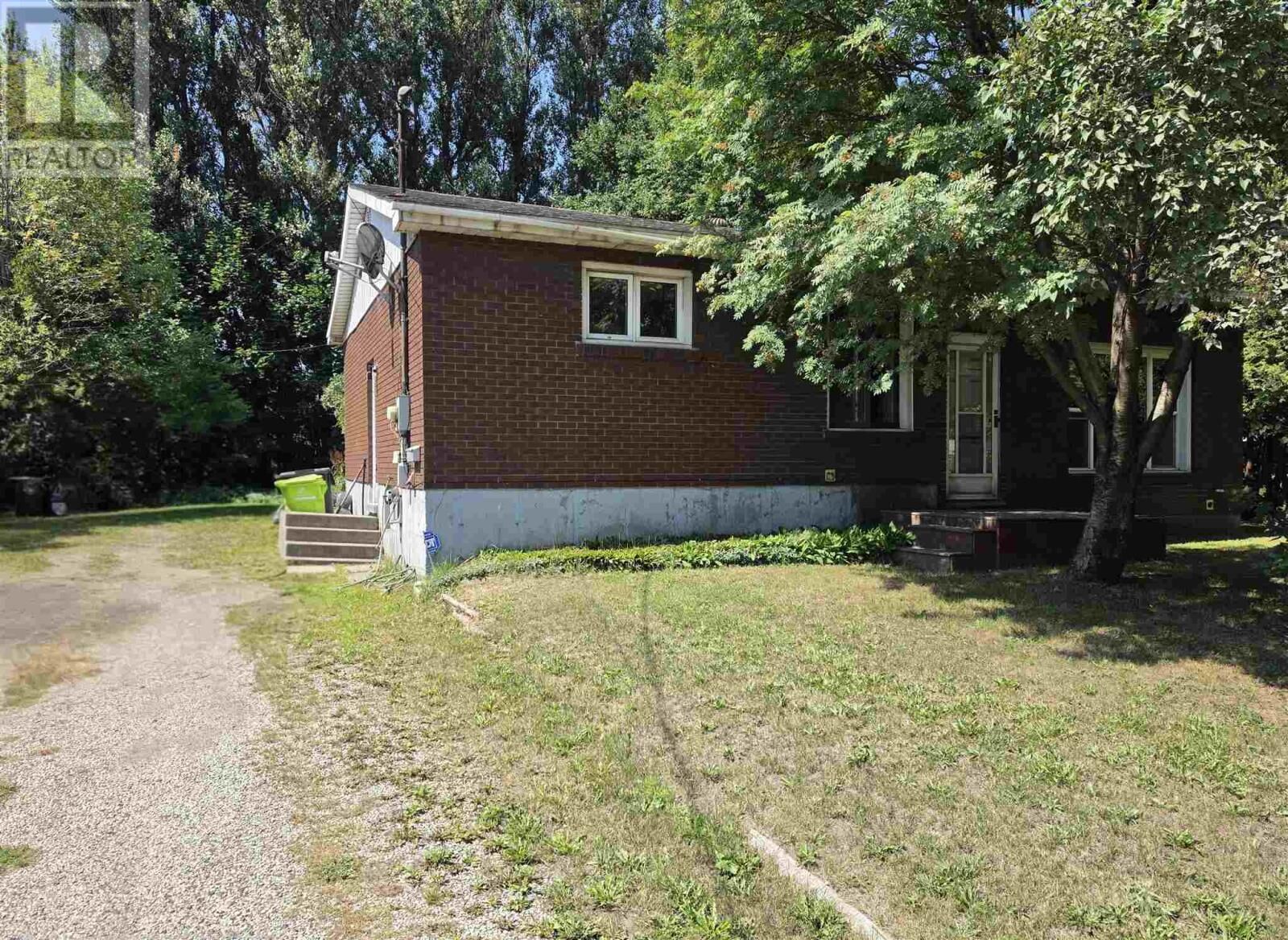 Property Photo:  87 Letcher St  ON P6C 4X5 