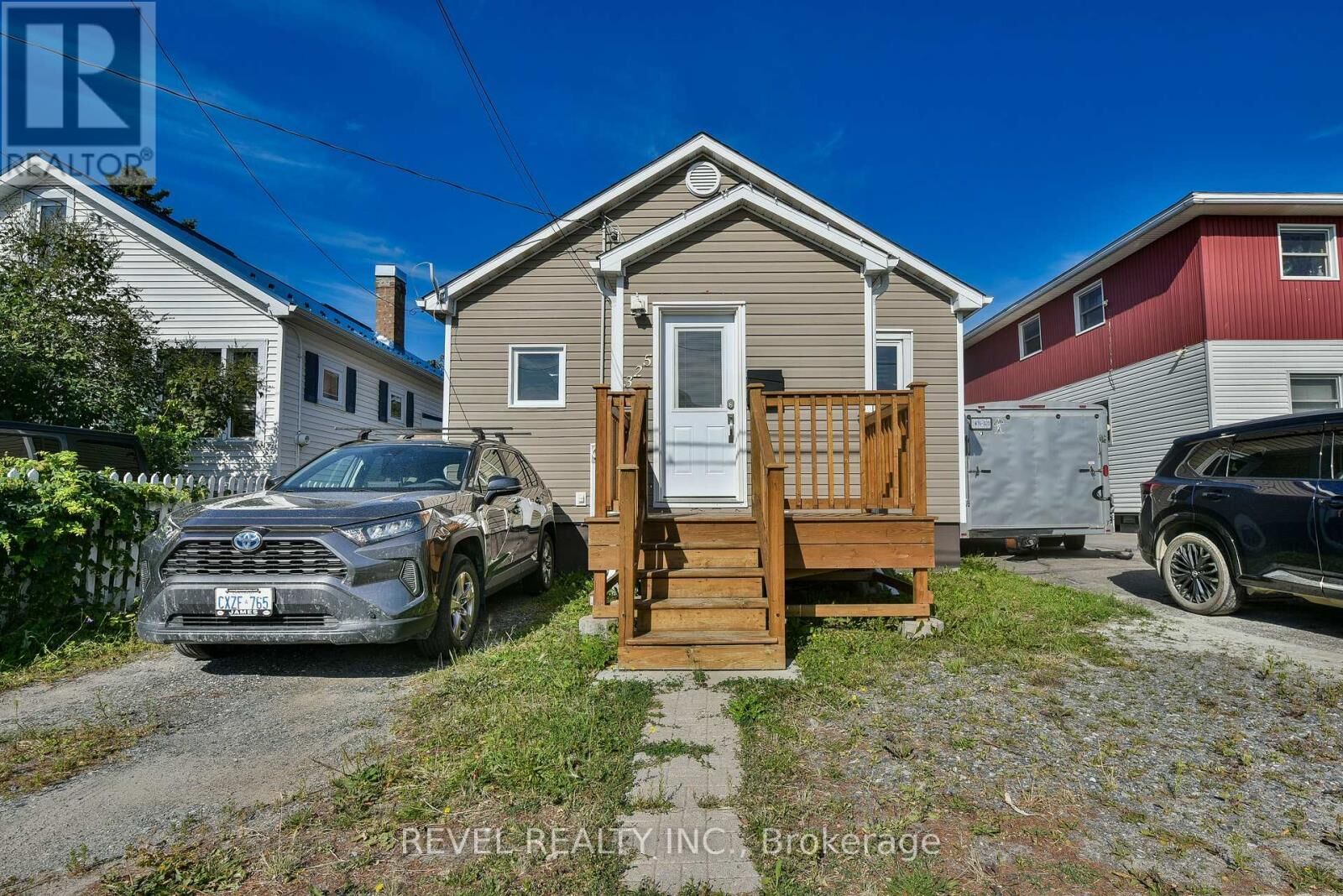 Property Photo:  325 Balsam Street North  ON P4N 6H2 
