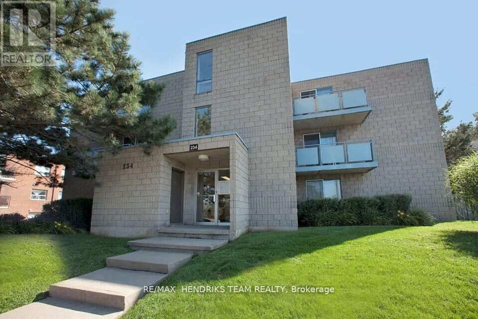 Property Photo: 234 Oakdale Avenue 202 ON L2P 2K6