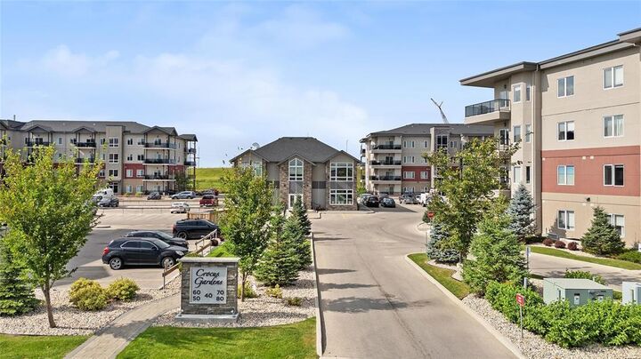 Property Photo: 60 Philip Lee Drive MB R3W 0R2