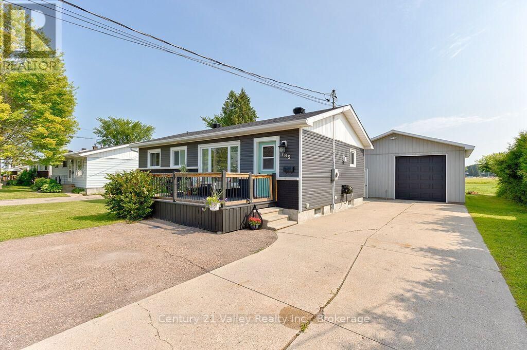 Property Photo: 785 Eighth Street ON K7V 1B5
