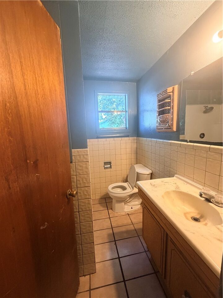 Property Photo:  809 Loma Street  TX 78332 