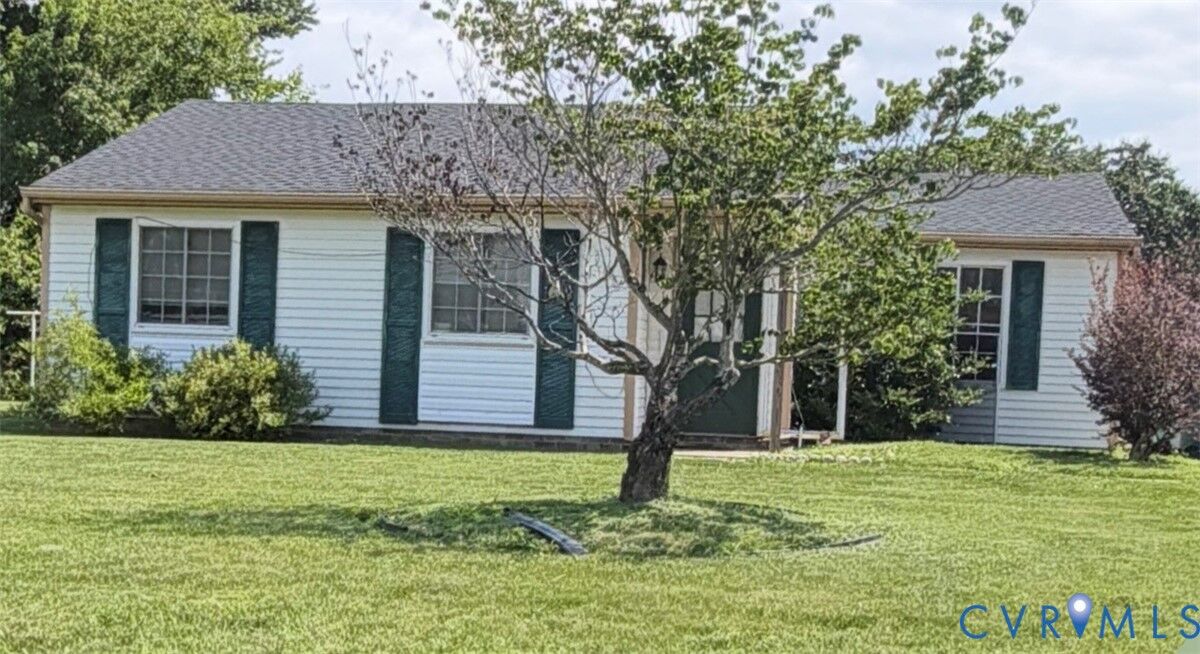 Property Photo: 5205 Meadows Run VA 23223