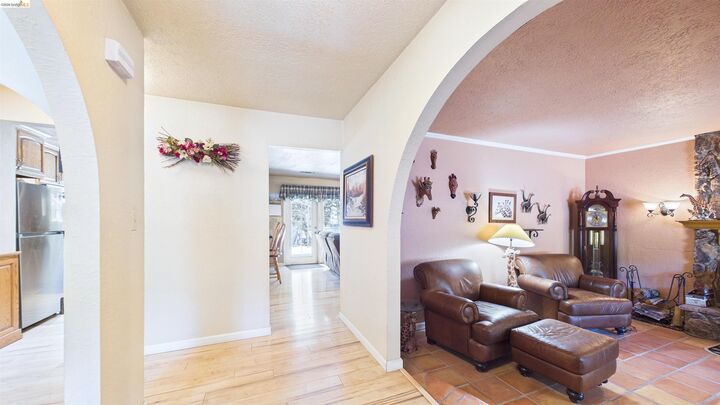 Property Photo: 18178 Via Serena Rd CA 95370