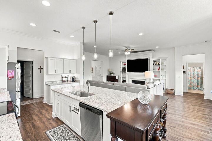 Property Photo: 6071 Walk Along Way FL 32536