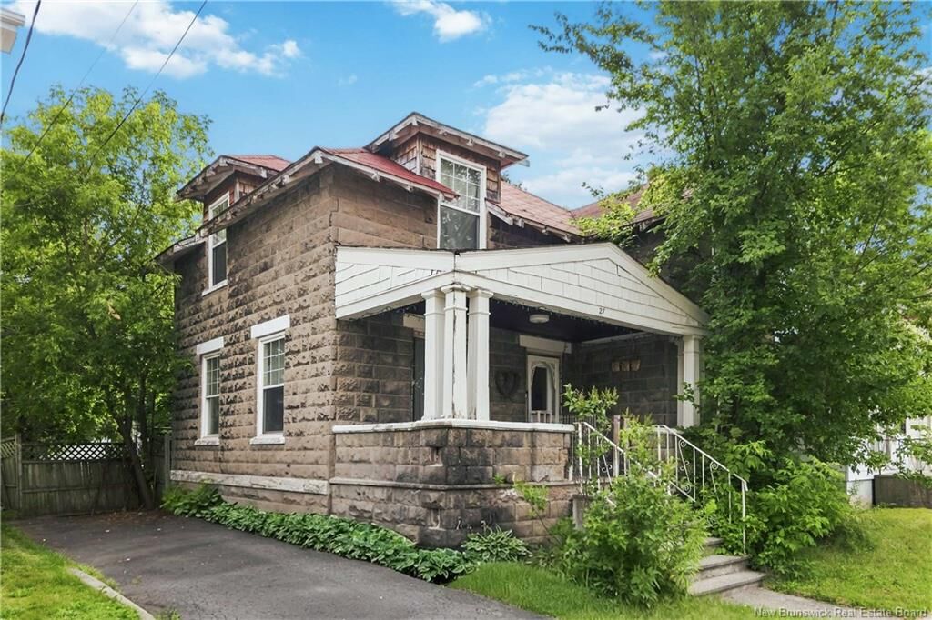 Property Photo:  27 Fownes Street  NB E1E 3N2 