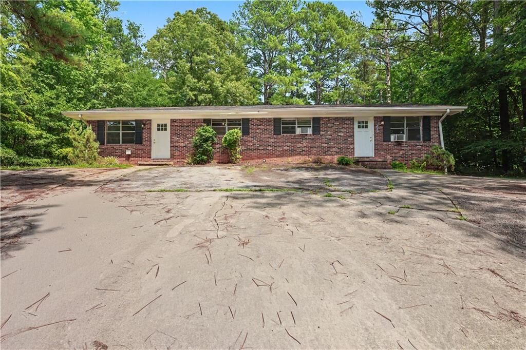 Property Photo: 9223 Westview Drive SW GA 30014