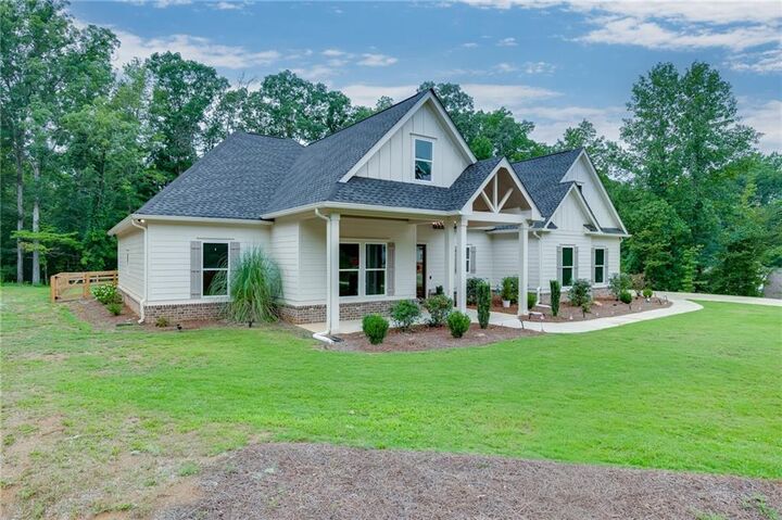 Property Photo: 1077 Riverstone Drive GA 30025