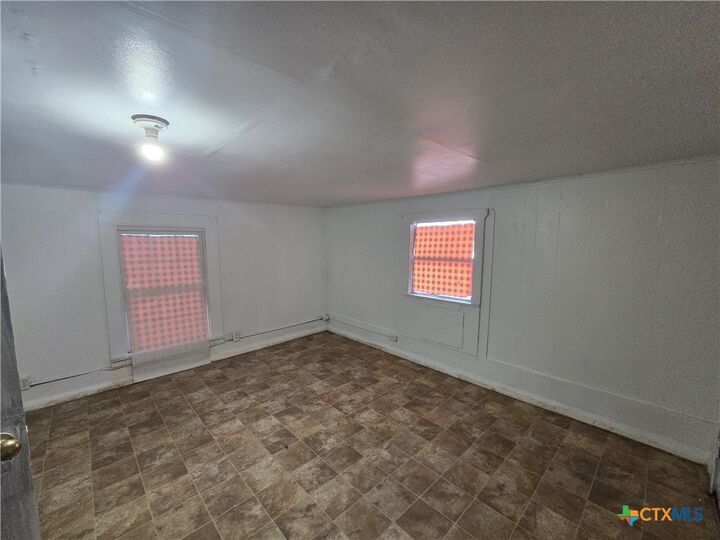 Property Photo: 313 Commerce Street TX 76661