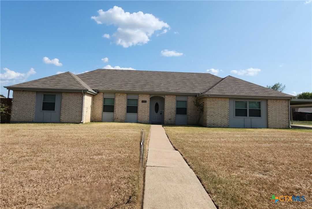 Property Photo:  1000 La Villeta Street  TX 76667 