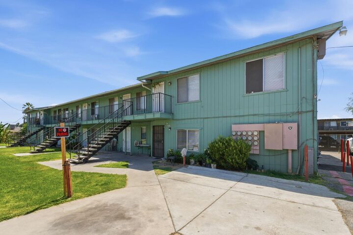Property Photo:  425 S Maple Avenue 101  CA 93702 
