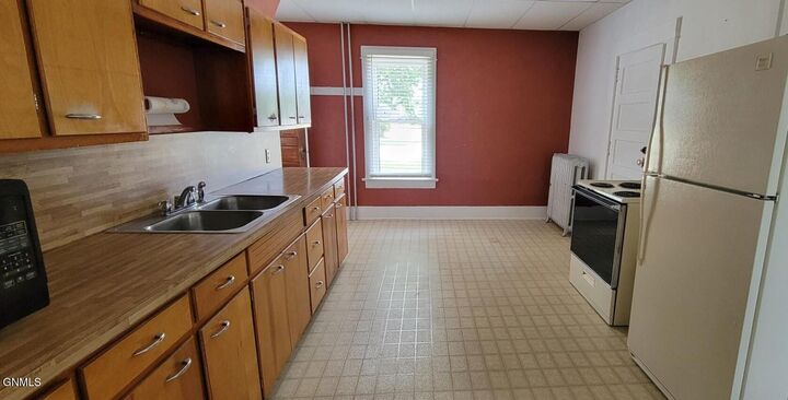 Property Photo:  706 1st Avenue  ND 58455 
