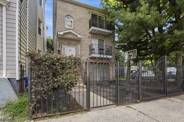 Property Photo: 91 S 13th St 2 NJ 07107