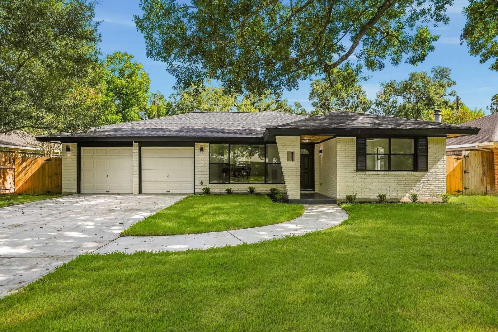 Property Photo:  5322 Briarbend Drive  TX 77096 