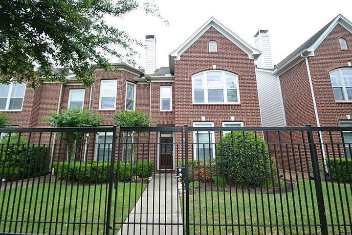 Property Photo: 722 Memorial Heights Drive TX 77007