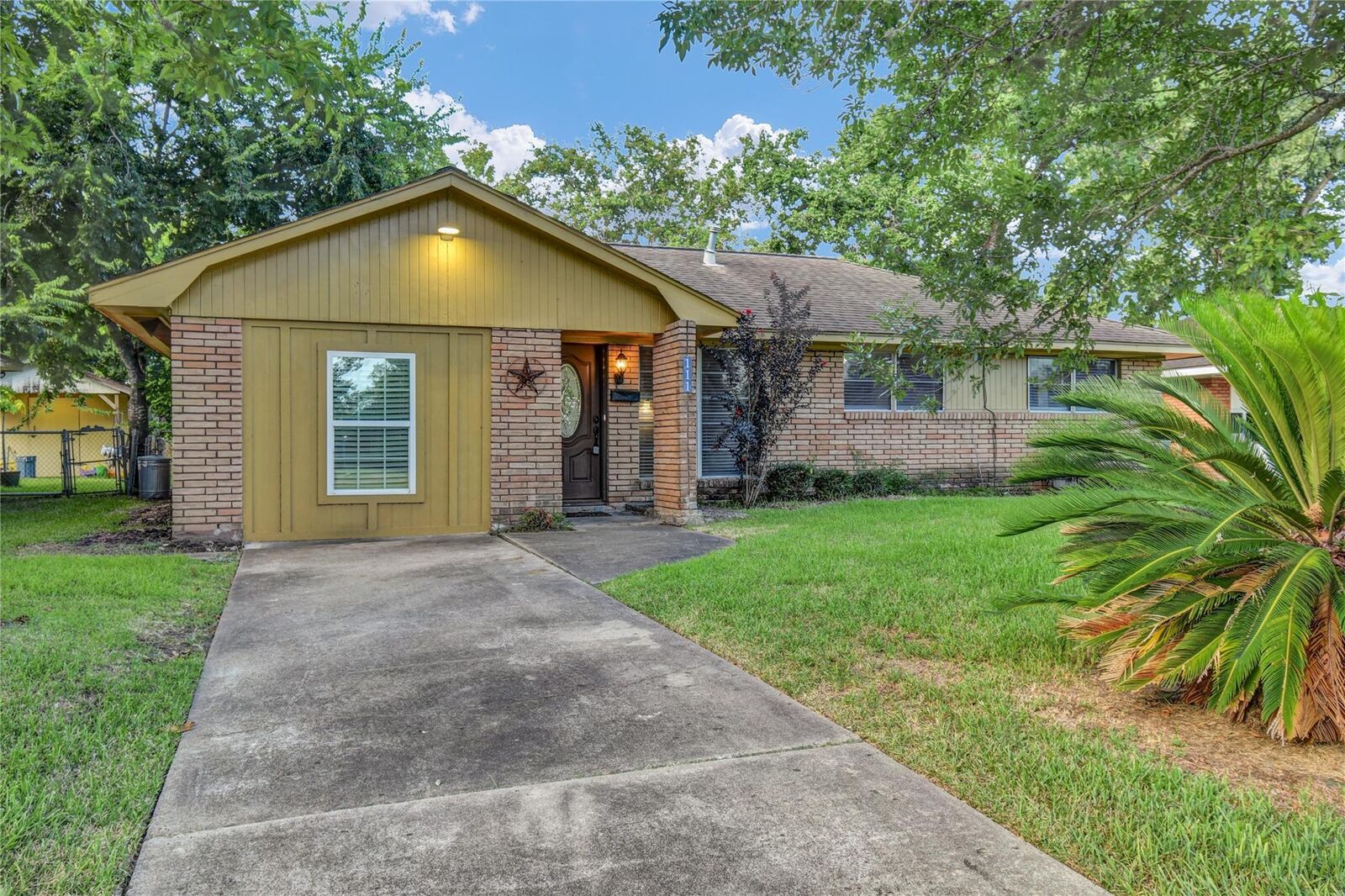 Property Photo: 111 Mimosa Street TX 77566