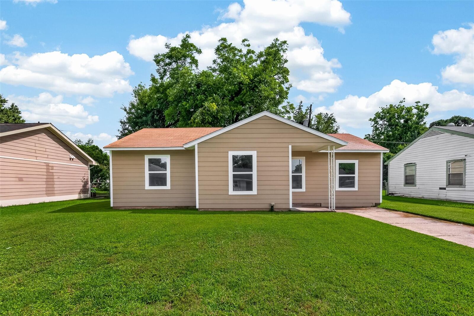 Property Photo:  3922 Alsace Street  TX 77021 