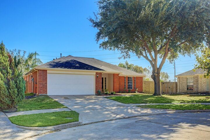 Property Photo: 6506 Larissa Circle TX 77449
