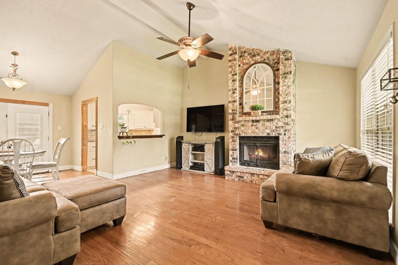 Property Photo:  1010 E Belgravia Drive  TX 77584 