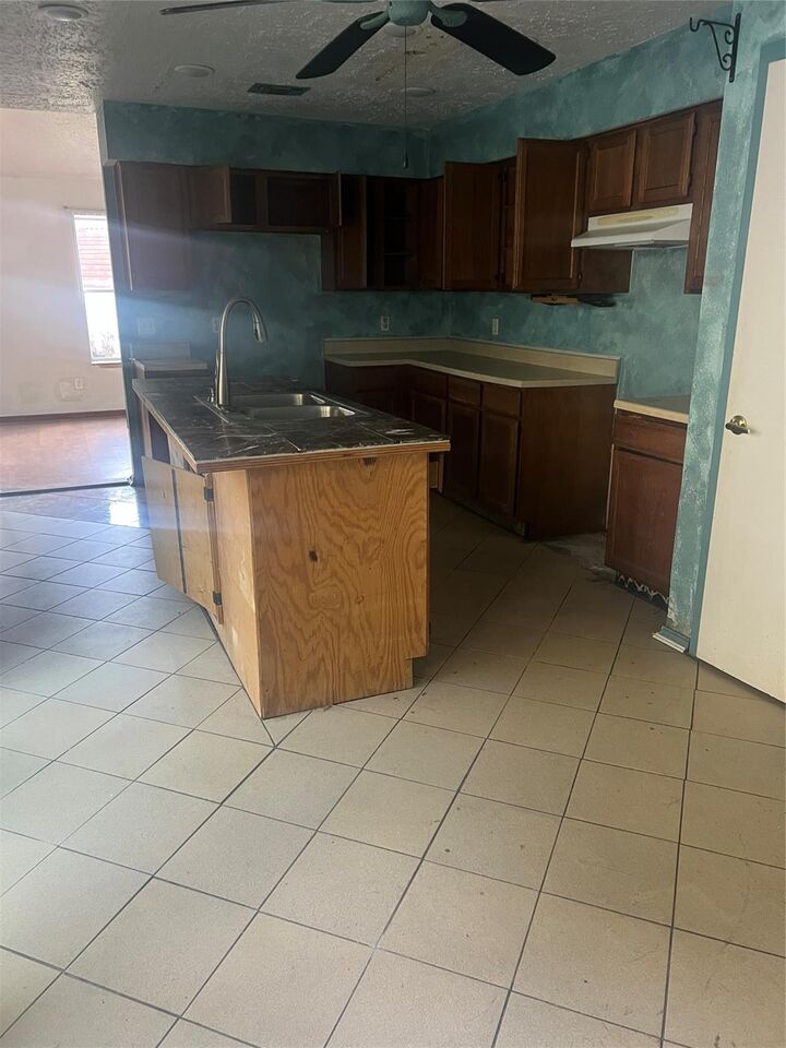 Property Photo: 7007 Foxport Lane TX 77338