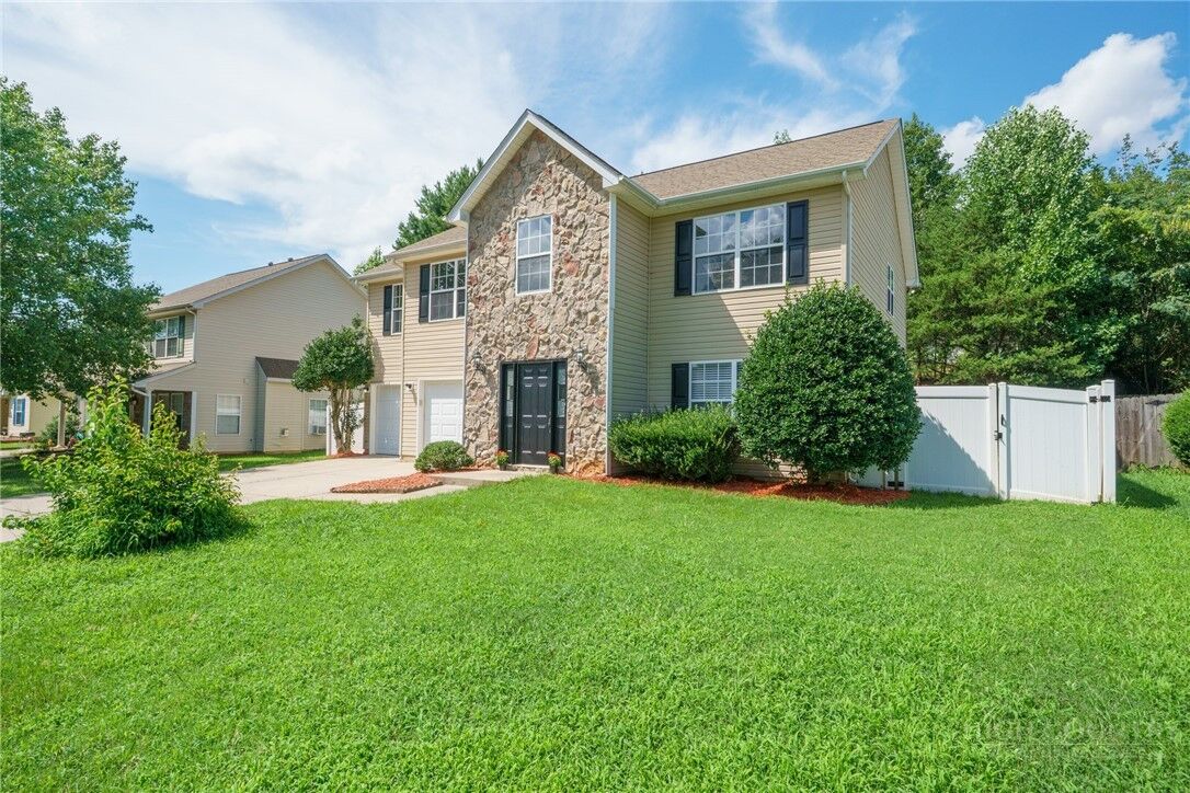 Property Photo: 2646 Amber Crest Drive NC 28052