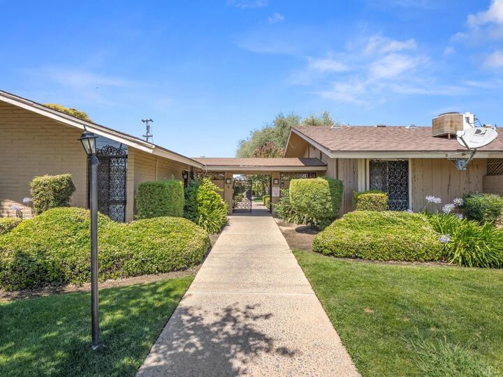 Property Photo: 3749 N Fruit Avenue CA 93705