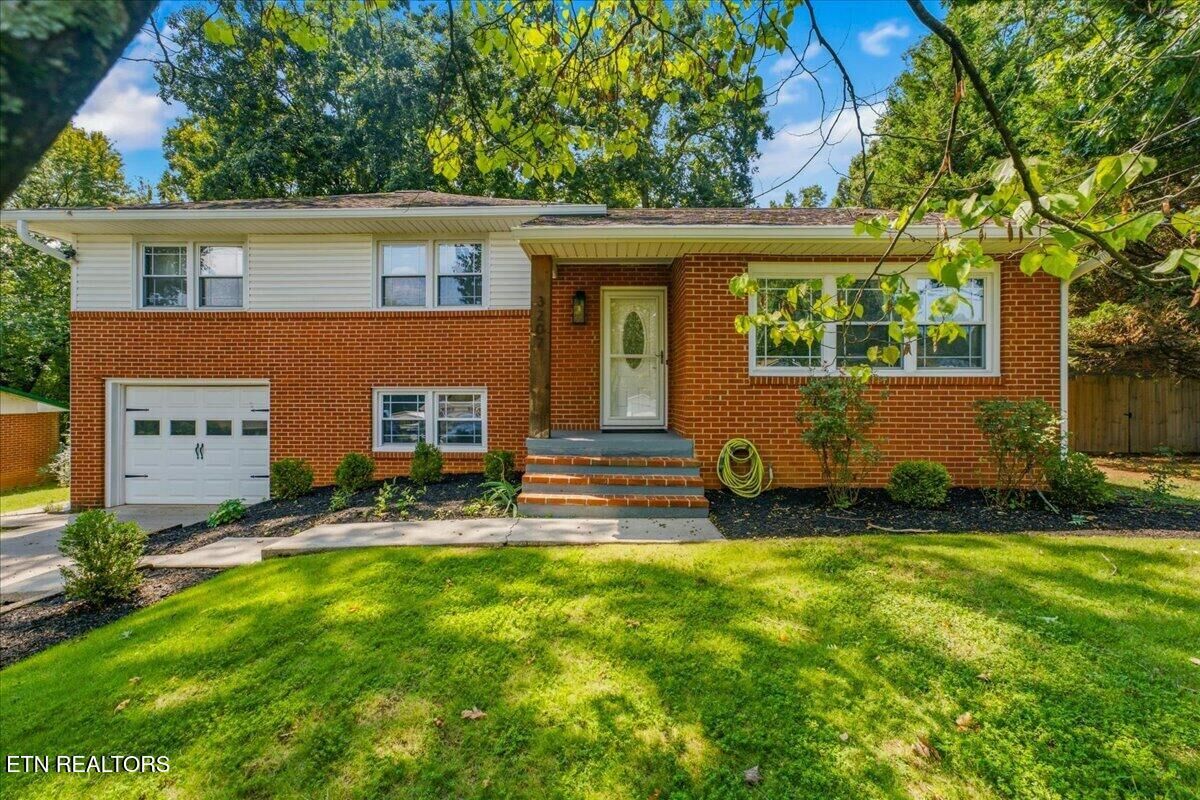 Property Photo:  3207 Hazelwood Rd  TN 37921 