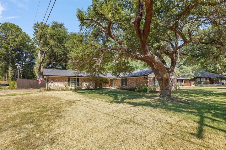 Property Photo: 4 Amherst Cir TX 75601