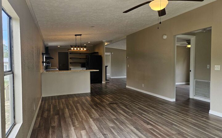 Property Photo:  