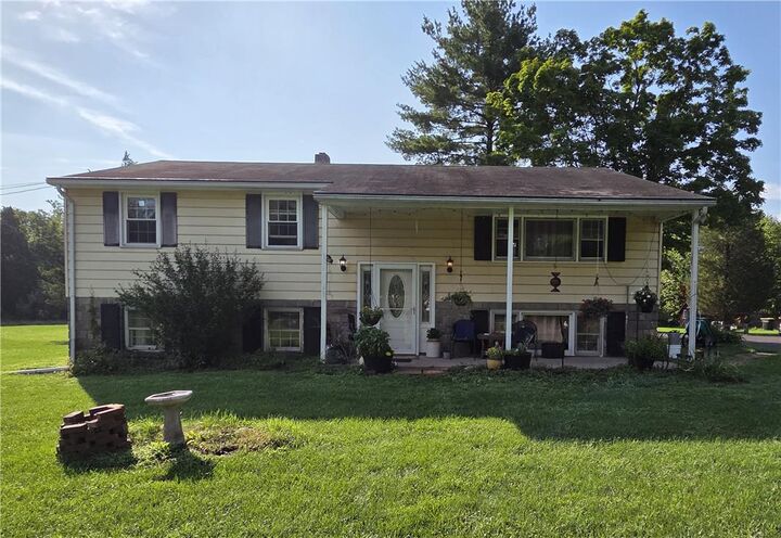 Property Photo:  125 E Dark Hollow Road  PA 18947 