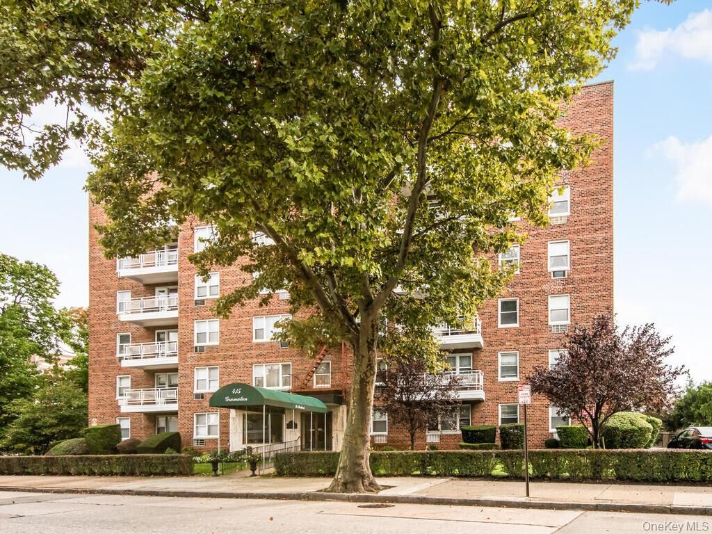 Property Photo:  415 Gramatan Avenue 4E  NY 10552 