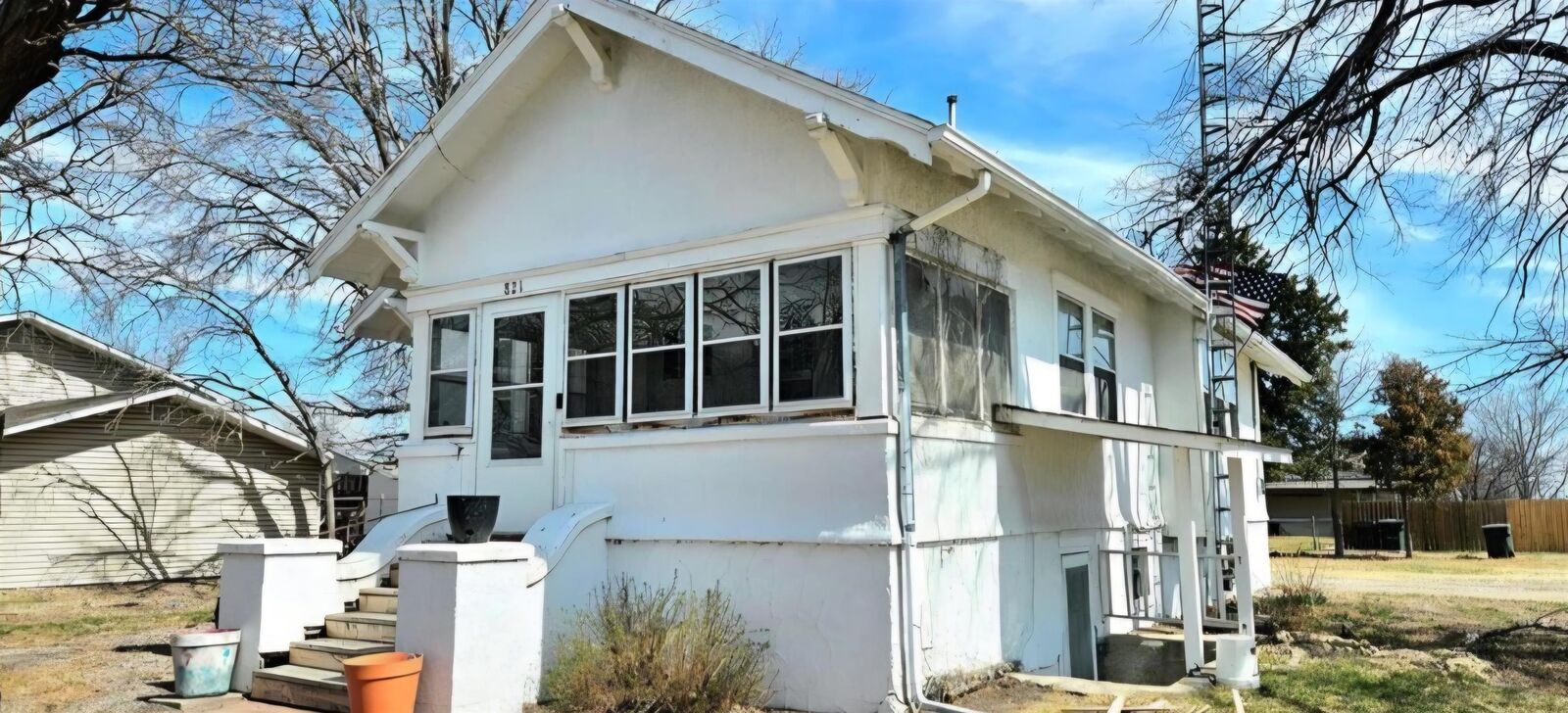 Property Photo: 821 S Meyer Ave NE 69101