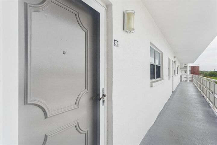 Property Photo:  5501 80th Street N 402  FL 33709 