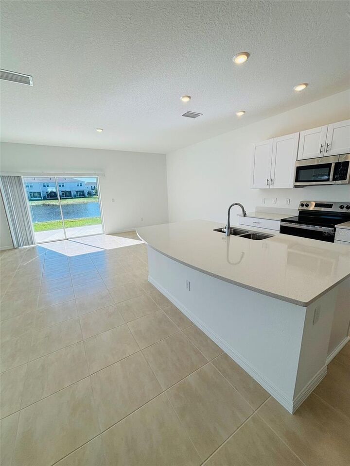 Property Photo: 16532 Bergamo Place FL 34211