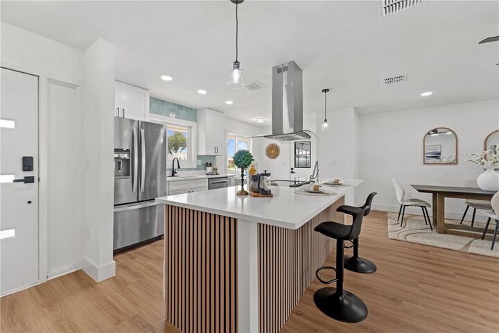 Property Photo: 1406 Seton Hall Drive FL 33573