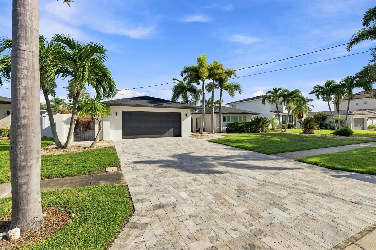 Property Photo: 320 Palm Island NE FL 33767
