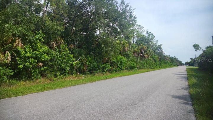 Property Photo:  68 Ellington Street  FL 33953 
