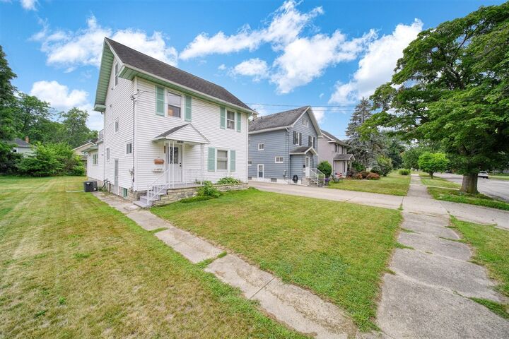 Property Photo: 757 Glenwood Avenue MI 49203-2962