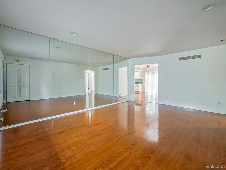 Property Photo:  21705 Hancock Street  MI 48336 5719 