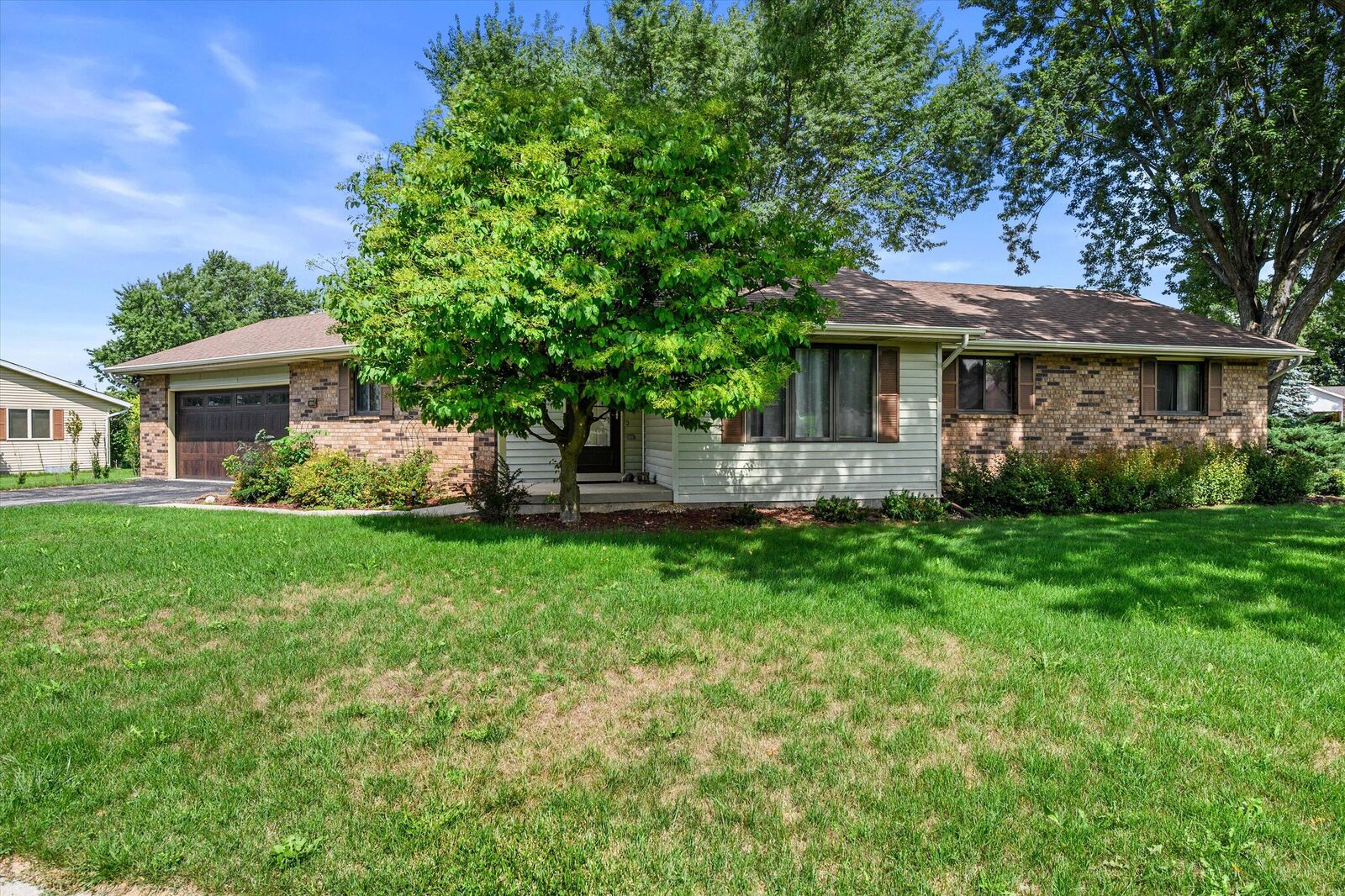 Property Photo:  1468 Honeysuckle Rd  WI 53027 