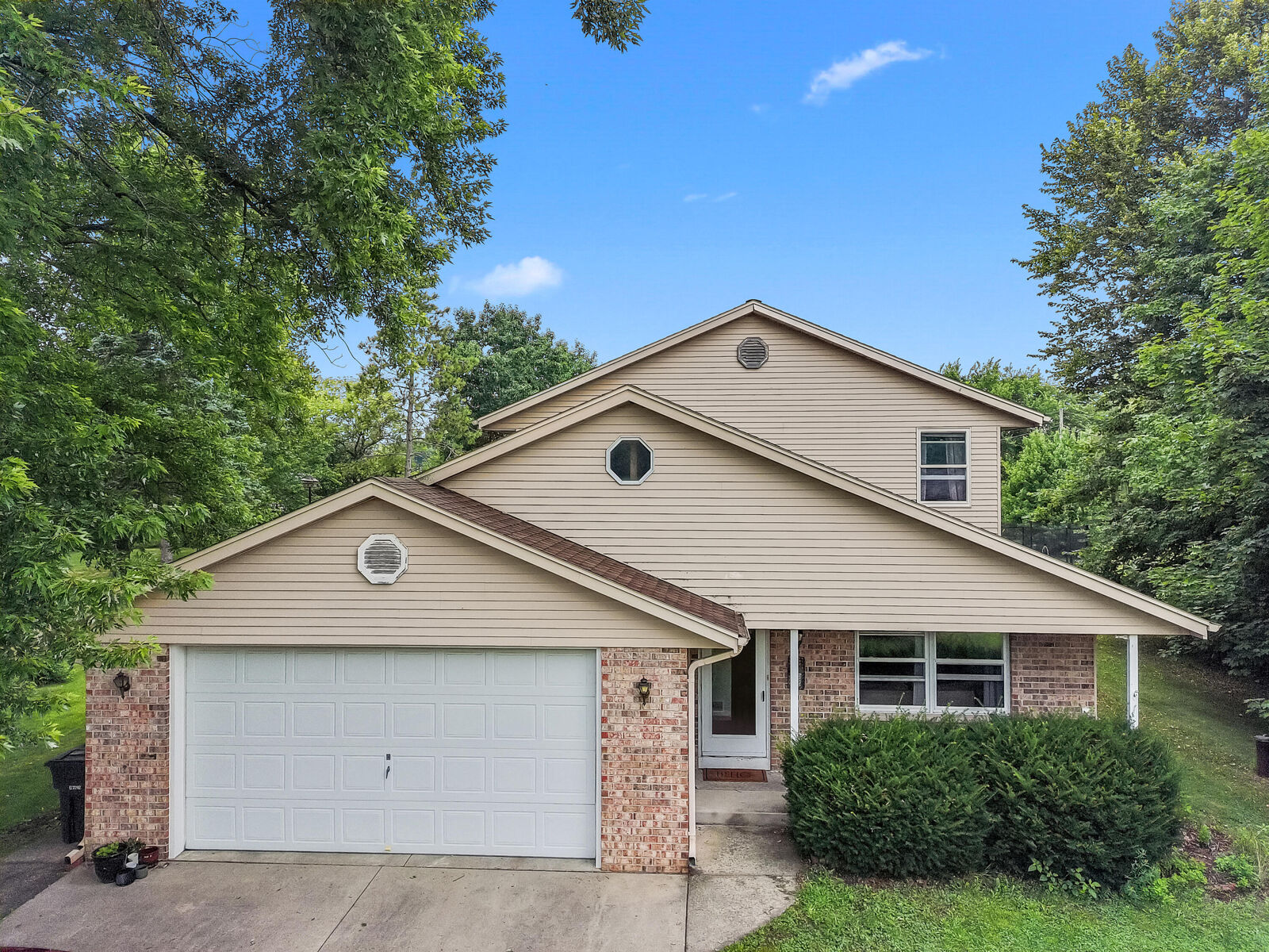 Property Photo:  S89w23060 King Pkwy  WI 53103 