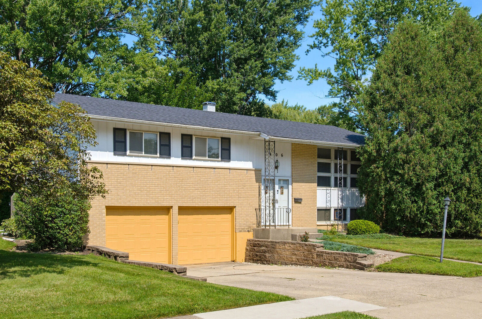 Property Photo:  406 N Williams Drive  IL 60074 