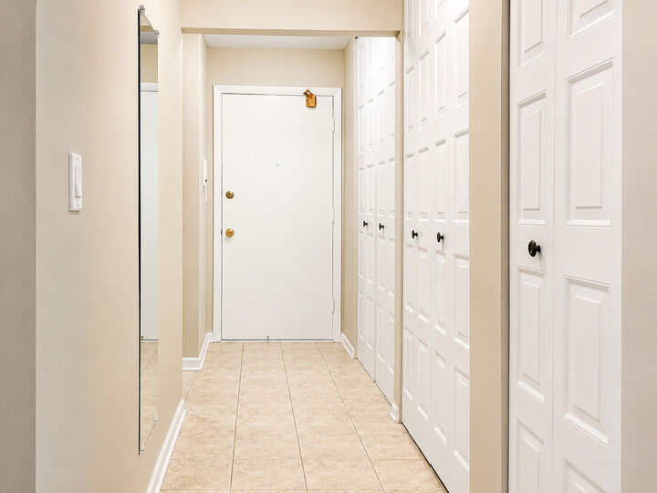 Property Photo:  8 Oak Creek Drive 3803  IL 60089 