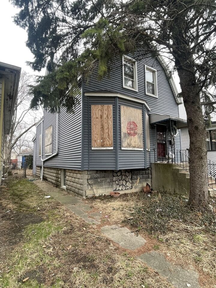 Property Photo:  8816 S Lowe Avenue  IL 60620 