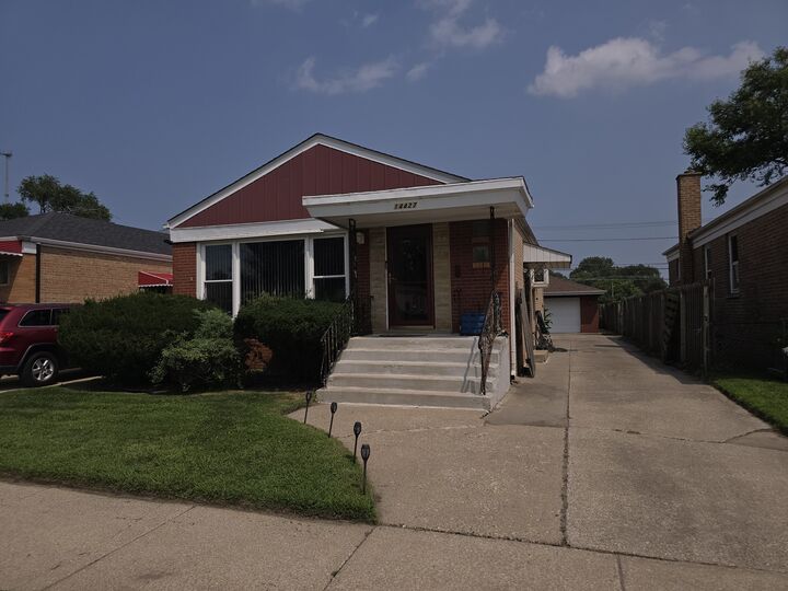 Property Photo:  