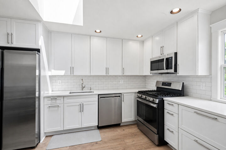 Property Photo: 648 E Rockland Road IL 60048